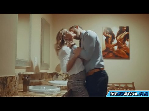 ❤️ Pe a faaosoosoina oe e se blonde busty i totonu o se faletaele lautele ☑ Pono vk ❌